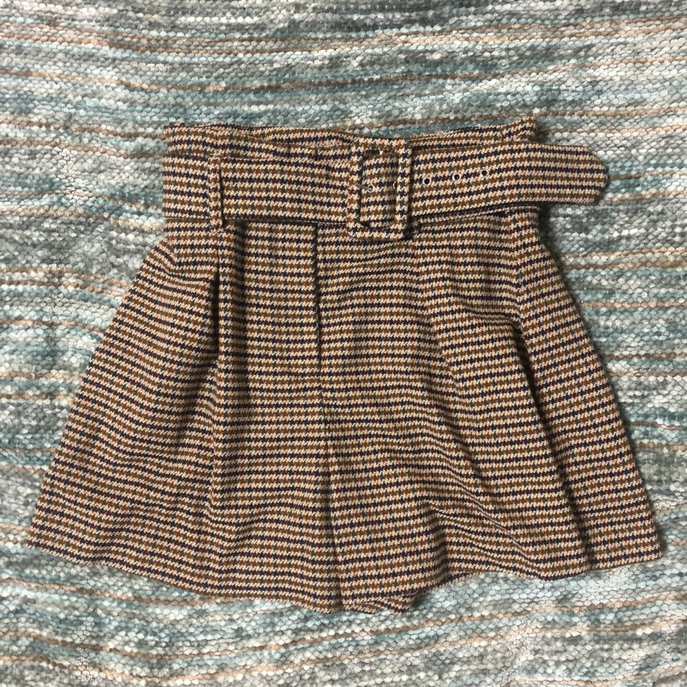 grunge brown, houndstooth shorts